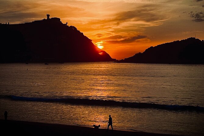 San Sebastian: Eco-Friendly Panoramic Catamaran Cruise - La Concha and Ondarreta from offshore