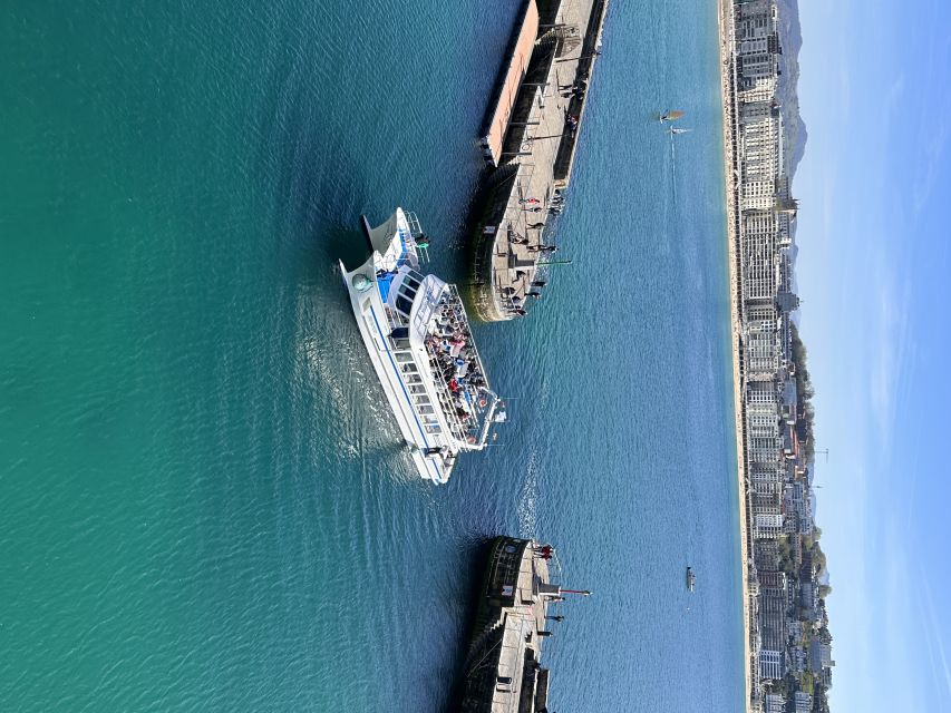 San Sebastian: Sustainable Catamaran Cruise with Audio Guide - La Concha Bay from the water