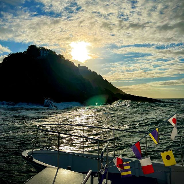 San Sebastian: Sustainable Catamaran Cruise with Audio Guide - Peine del Viento and the sculpture trail
