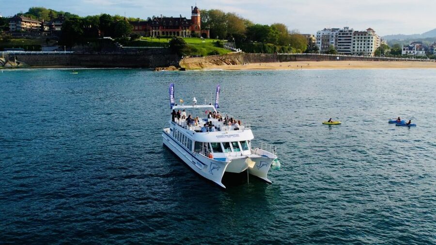 San Sebastian: Sustainable Catamaran Cruise with Audio Guide - The Kursaal and San Sebastian’s modern edge