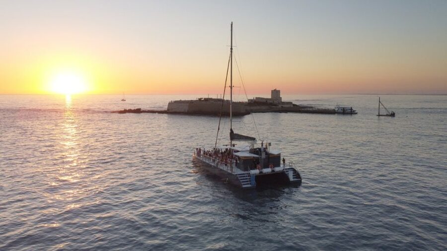 Sancti Petri: Sunset Catamaran Cruise - Sailing toward Sancti Petri Castle