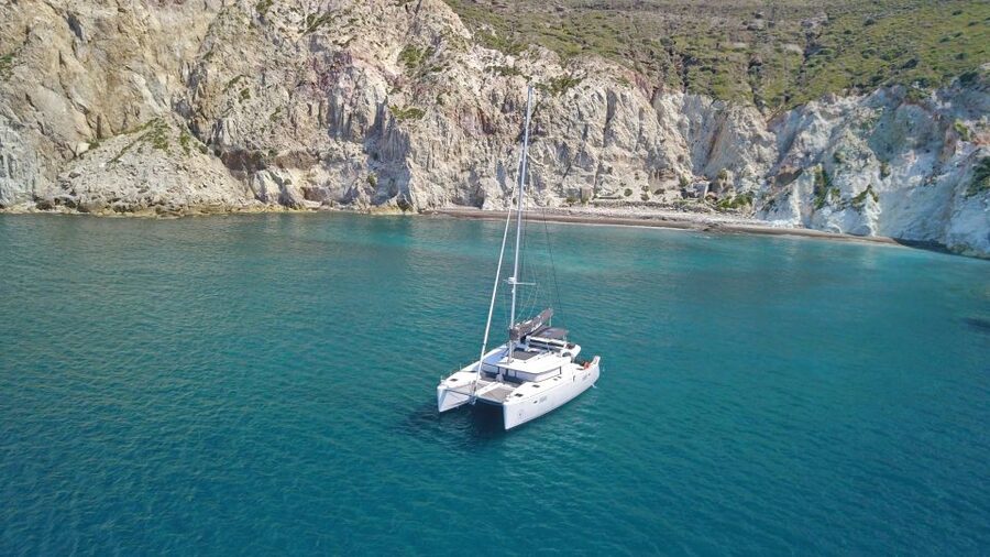 Santorini: Caldera Luxury Catamaran Cruise w/ Meal & Drinks - From your hotel to Vlichada Marina