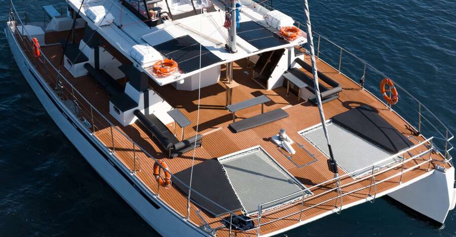 Santorini: Catamaran Caldera Cruise with Meal and Drinks - Group size, comfort, and what the five hours feel like