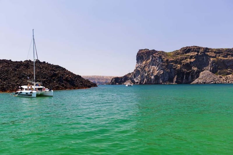Santorini: Catamaran Cruise with Fresh Meal & Open Bar - A fresh Greek meal served aboard the catamaran