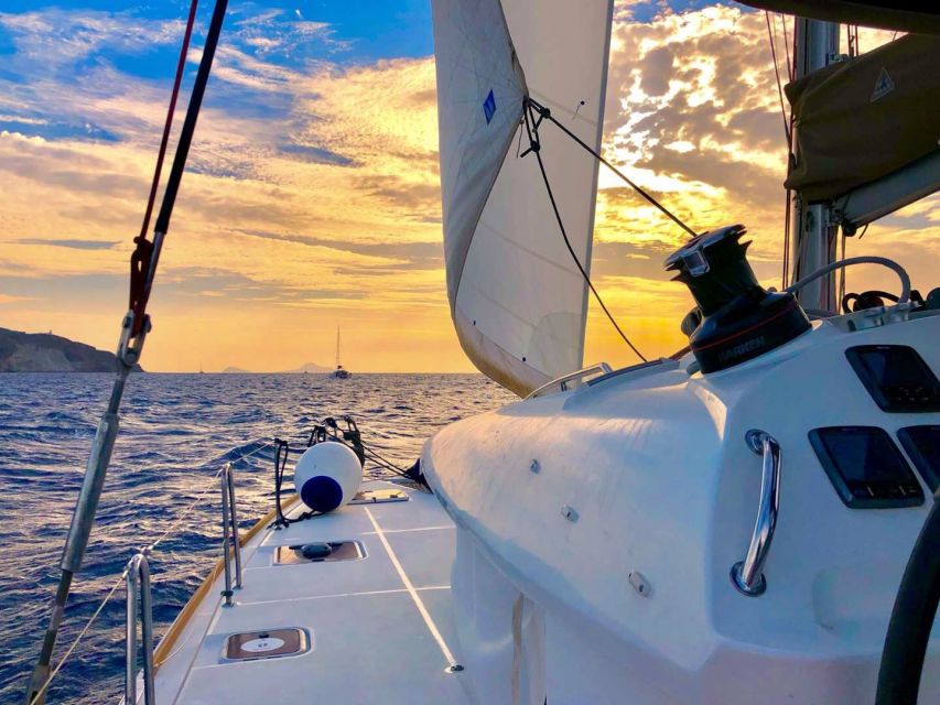 Santorini: Catamaran Cruise with Lunch, Drinks, & Oia Visit - Key points at a glance