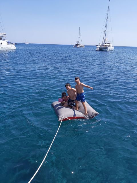 Santorini:Catamaran: private cruise with food & drinks - The lighthouse and entrance to the caldera