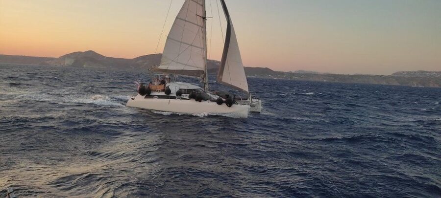 Santorini:Catamaran: private cruise with food & drinks - Starting at Vlychada Marina