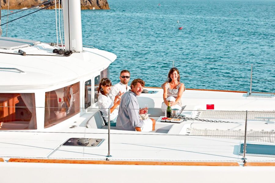 Santorini: Catamaran Tour with BBQ Meal and Unlimited Drinks - Key points to know before booking