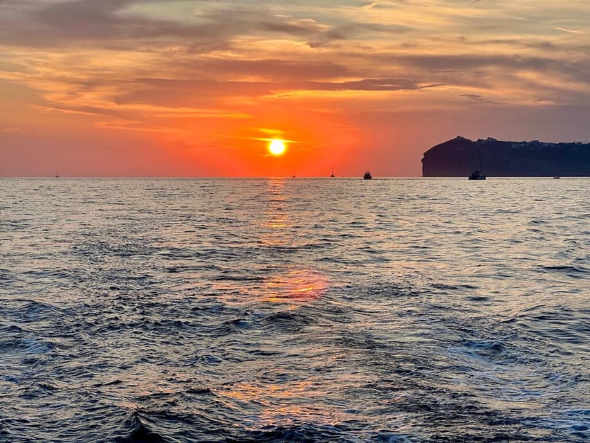 Santorini:Cruises with Catamaran around the Volcanic Island. - Why this cruise works so well for Santorini