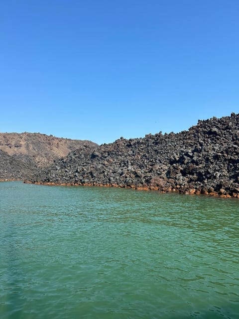 Santorini:Cruises with Catamaran around the Volcanic Island. - The thermal springs are the cruise’s most unusual swim