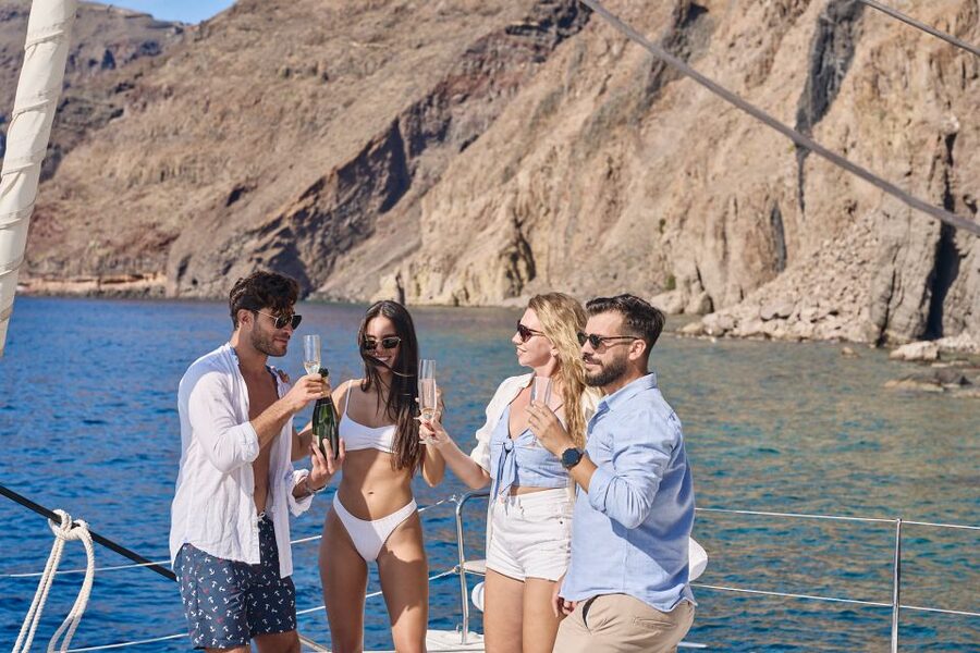 Santorini: Day Luxury Catamaran Cruise with Meal & Drinks - Four hours, or a longer sunset version?