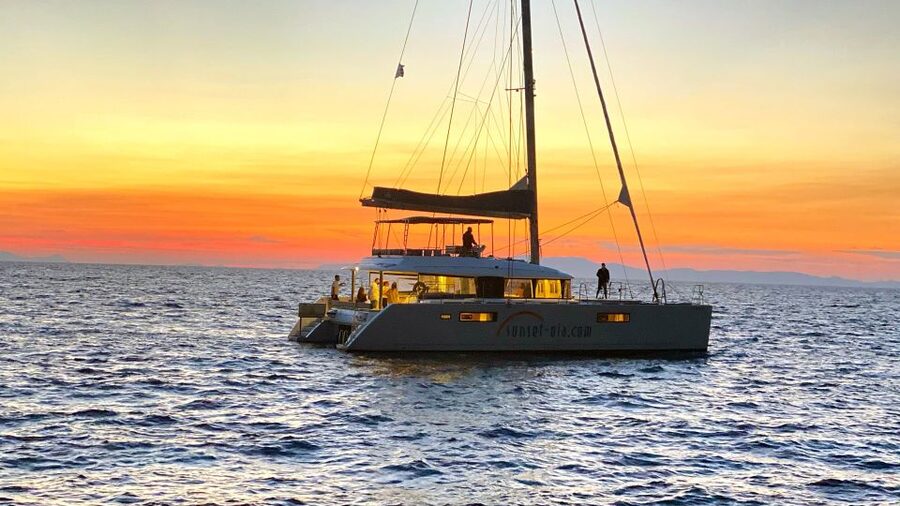 Santorini: Luxurious Catamaran Cruise with Meal & Open Bar - White Beach, snorkeling, and the long lunch stop