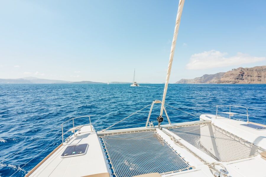 Santorini: Luxury Catamaran Day Trip with Meal and Open Bar - Key points at a glance