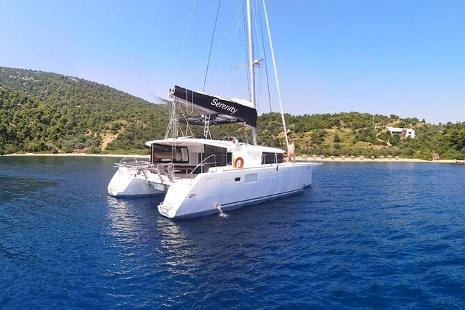Santorini Oia: Private Sunset Catamaran Cruise with BBQ & Drinks - Mesa Pigadia and the black beach