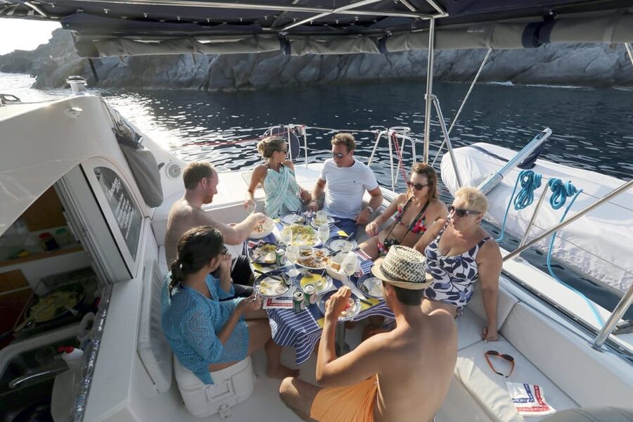 Santorini: Private Catamaran Cruise with Food & Drinks - Swimming and snorkeling near Mésa Pigádia