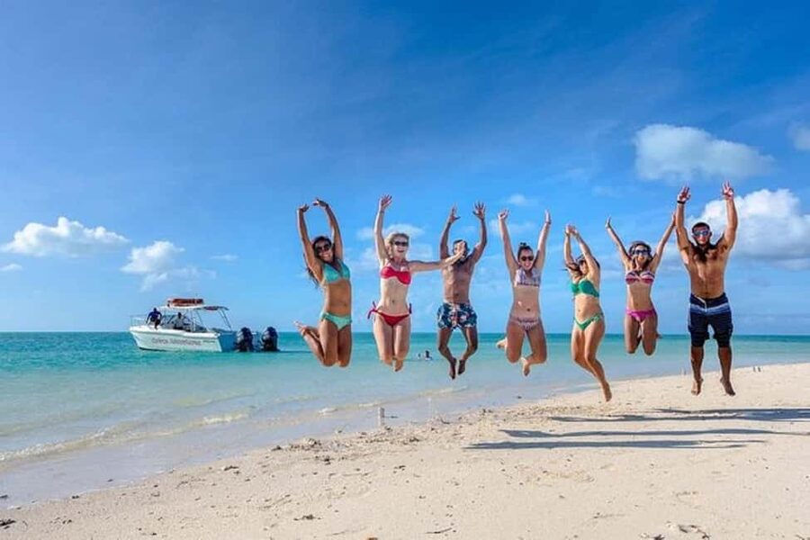 SAONA ISLAND: Catamaran Boat with Open Bar, Lunch and More.. - Catamaran sailing and the social side of the day