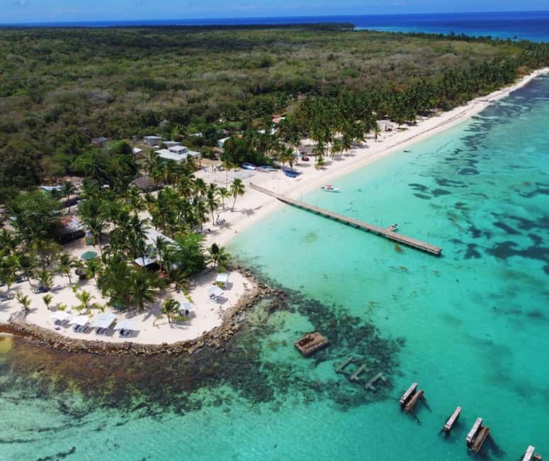 Saona island - Small group tour - Luxury catamaran - Las Palmillas and the starfish-filled natural pool