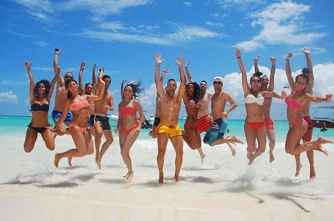 Saône Island in Catamaran and speedboat (blue lagoon) swimming pool. - The speedboat ride is quick, open, and practical