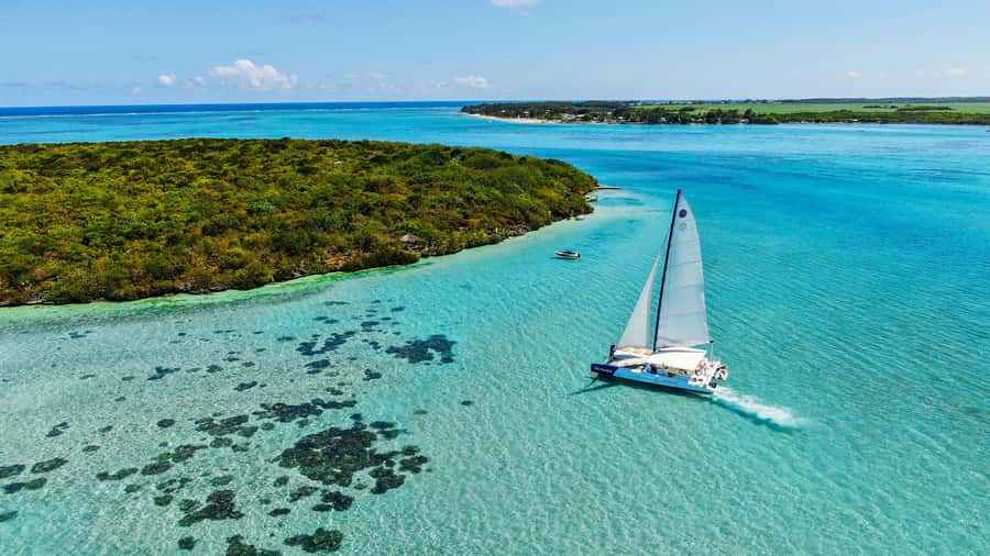Southeast of Mauritius: Catamaran Cruise w/ BBQ Lunch - A BBQ Lunch With the Water as Your View
