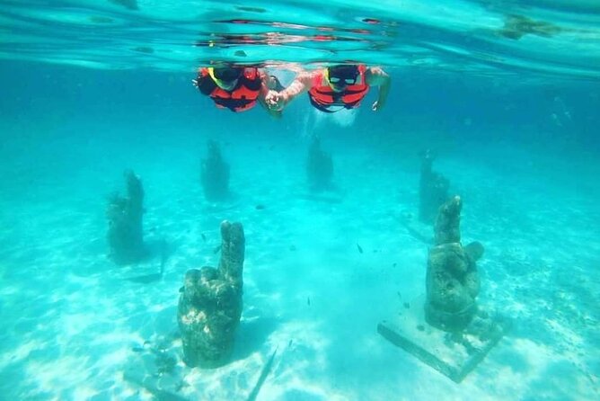 Splendid Isla Mujeres Catamaran: drinks and fun all day! - Lunch and the minus 18°C Icebar
