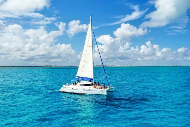 Splendid Isla Mujeres Catamaran: drinks and fun all day! - The first 30 minutes from Cancun