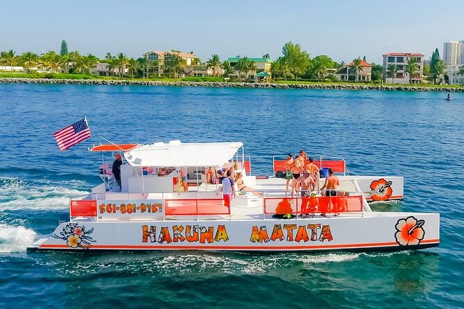 Sun & Sightseeing Hakuna Matata Catamaran Cruise in Palm Beach - Music, narration, and the onboard bar