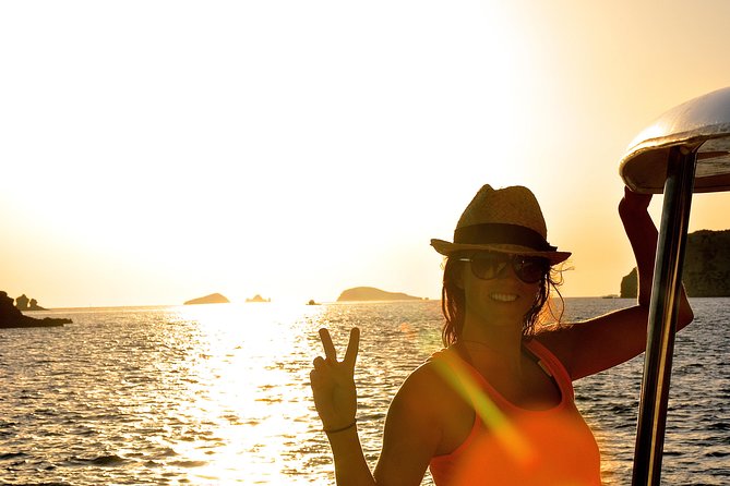 Sunset Catamaran Expedition in front of Cafe Mambo - Swimming and snorkeling at the chosen coves