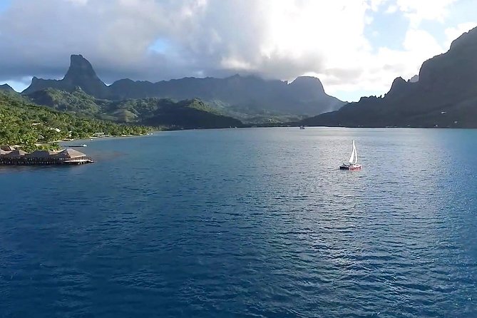 Sunset Cruise : Moorea Sailing on a Catamaran named Taboo - Ōpūnohu Bay and the changing light