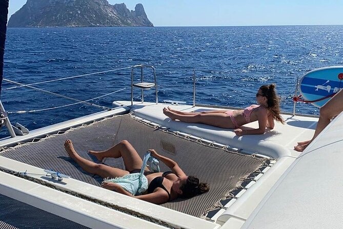 Sunset on a catamaran: from Es Vedrá to Cala Conta - Finishing at Cala Conta as the light fades