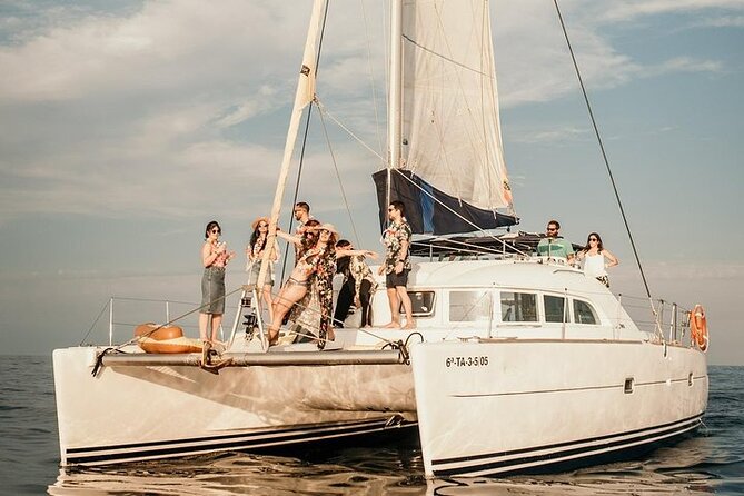 Sunset on a catamaran: from Es Vedrá to Cala Conta - What the captain adds to the five-hour trip