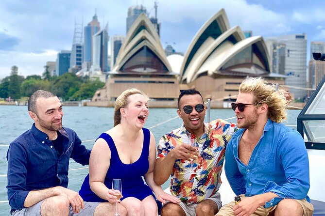 Sydney Harbour Highlights & Aussie Bites Catamaran Cruise - A quick way to see Sydney from the water