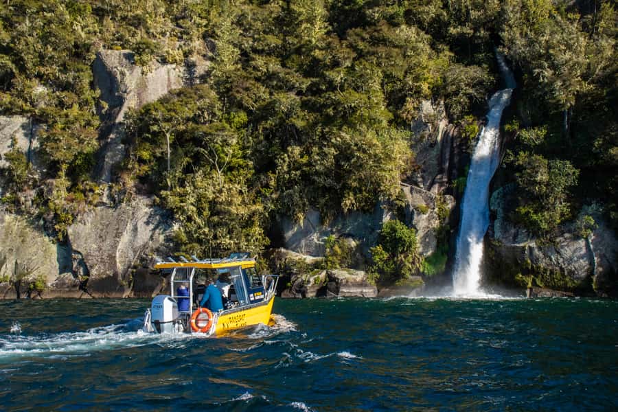 Taupo: Lake Taupo Western Bays Catamaran Tour with Bush Walk - Rocky cliffs and waterfalls along Lake Taupo