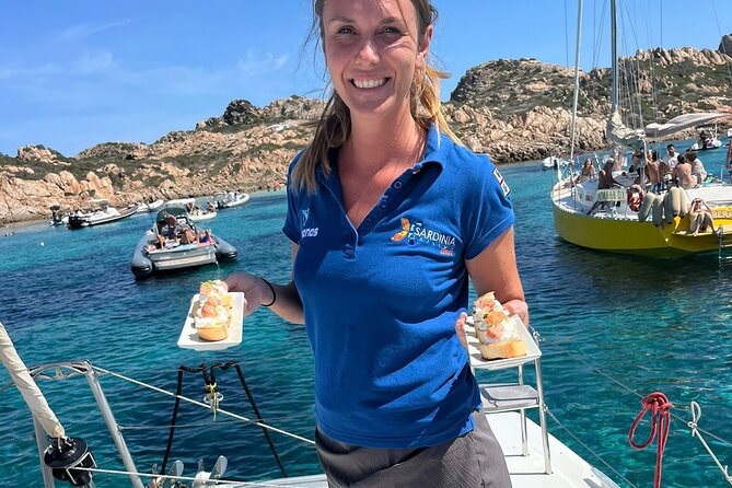 Tavolara e Molara in Catamarano alla ricerca dei delfini - Who will get the most from this excursion