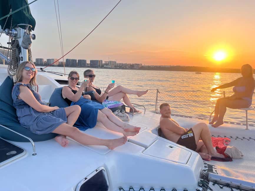 Torrevieja: Sundowner tour on the catamaran Apaleo - Who will enjoy the Apaleo most