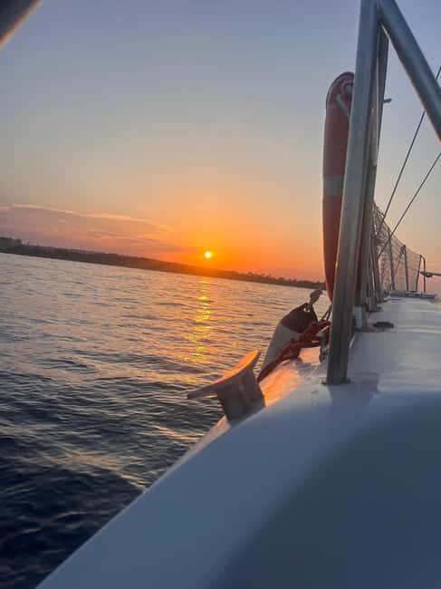 Torrevieja: Sundowner tour on the catamaran Apaleo - What to bring for a comfortable evening