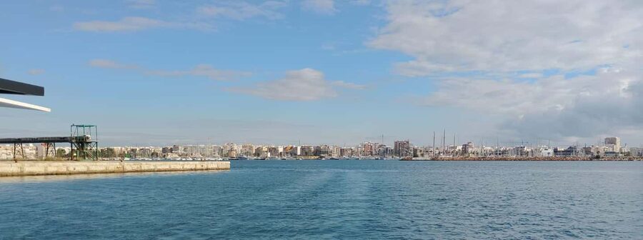 Torrevieja: Tour the harbor with the catamaran Apaleo - Returning through the outer harbor