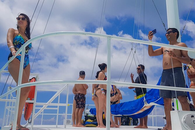 Tour to Cozumel by Catamaran with Snorkeling and Buffet Lunch - Palancar and Colombia: your first 30 minutes in the water