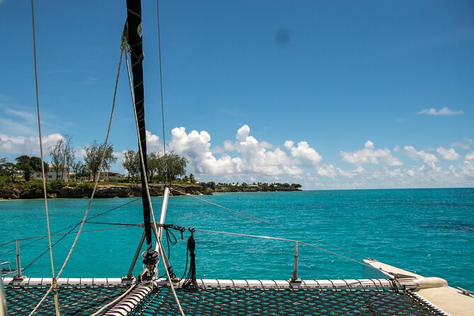 Turtle and Shipwreck adventure on 57 ft catamaran - Sailing the coast with lunch and rum punch