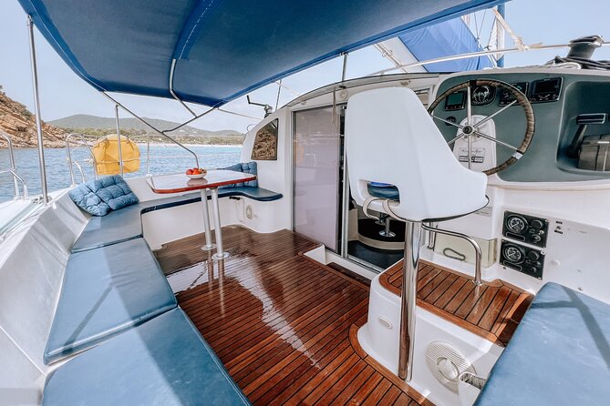 Unforgettable experience in Catamaran Ibiza and Formentera! - What the crew adds to the day