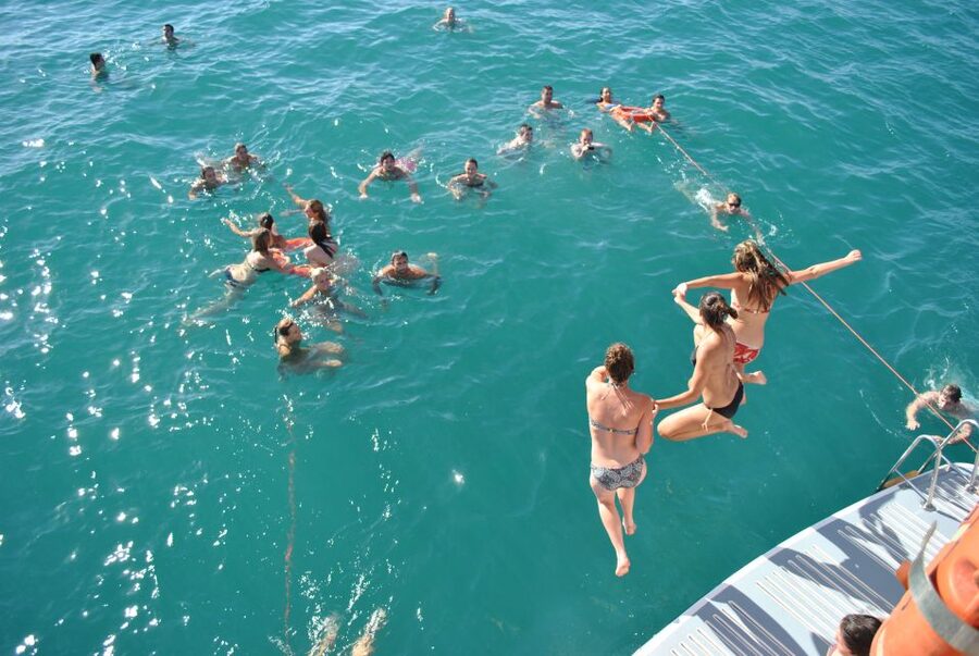 Valencia: Catamaran Cruise, Paella Lunch and Swim Stop - Boarding at the Boramar ticket booth