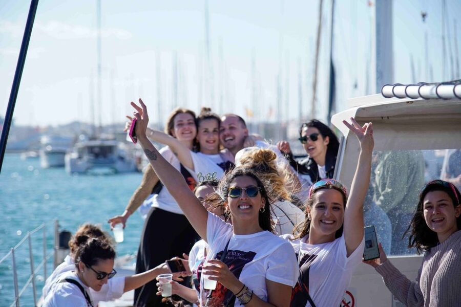Valencia: Catamaran Party Boat with Lunch - The three-hour crossing and boat layout