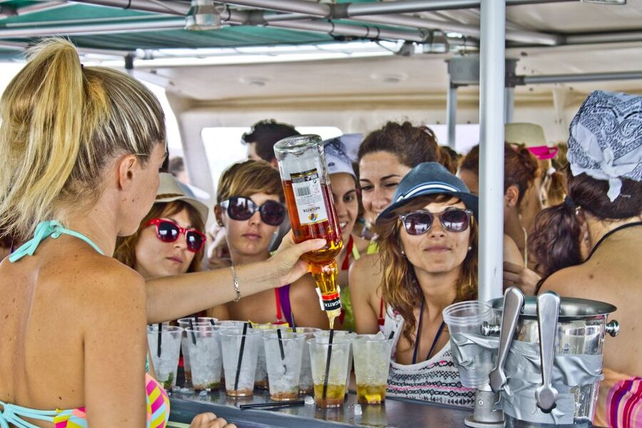 Valencia: Catamaran Party Boat with Lunch - Drinks, shade, and what to pack