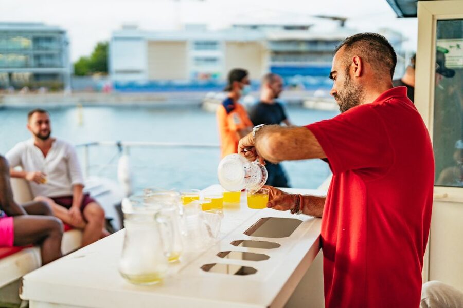Valencia: Sunset or Daytime Catamaran Cruise with Drink - Practical booking advice