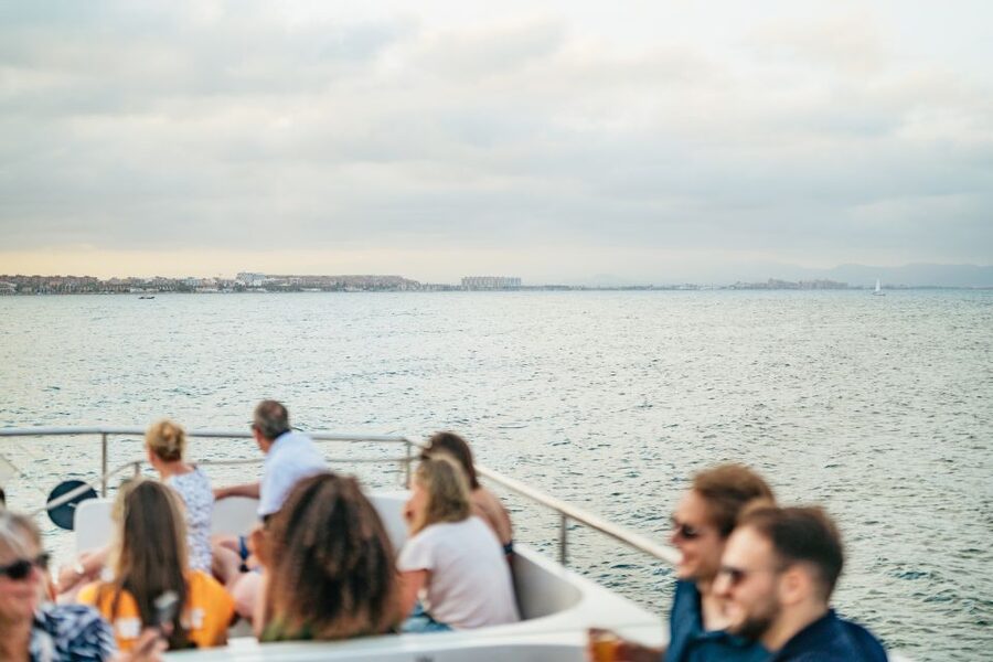Valencia: Sunset or Daytime Catamaran Cruise with Drink - Daytime sailing or sunset cruise