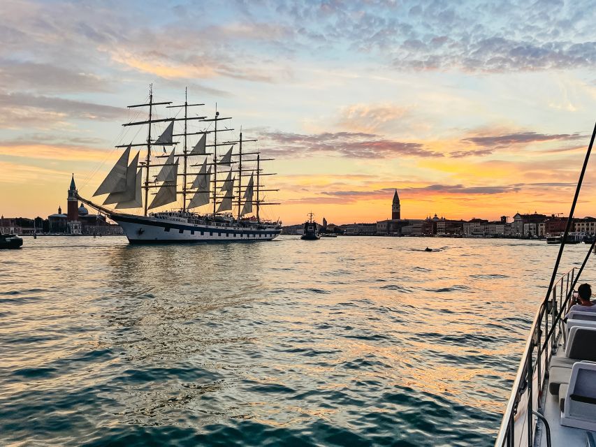 Venice: Catamaran Sunset Jazz Cruise with Aperitivo - Cicchetti and the one included drink