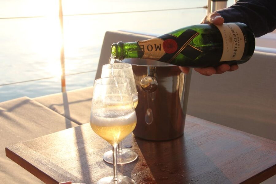 Venice: Lagoon Catamaran Cruise with Music and Drinks - Crossing the lagoon toward Lido