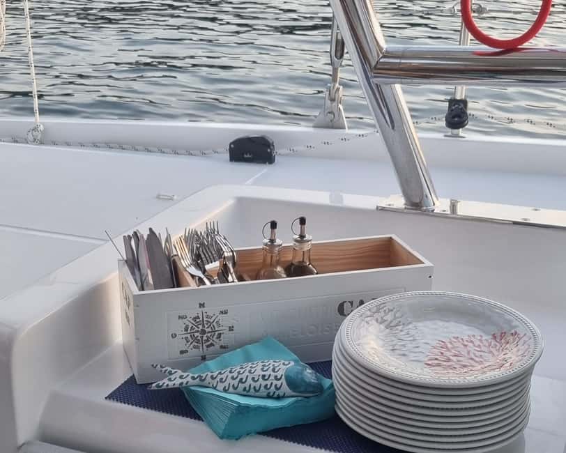 Villeneuve-Loubet: Catamaran Cruise Day Small Groups - Finding Your Place on a Small Catamaran