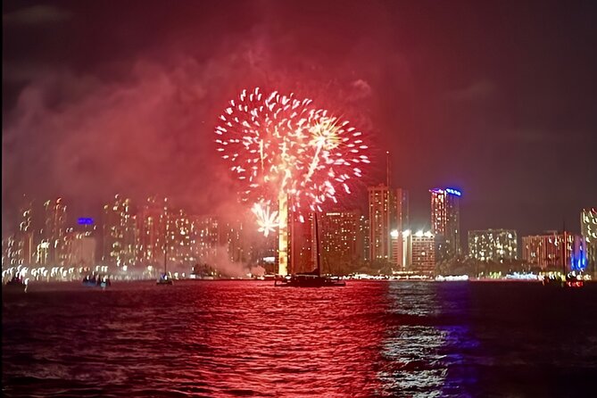 Waikiki Beach Catamaran Friday Night Fireworks Tour - Who will enjoy this Waikiki sail