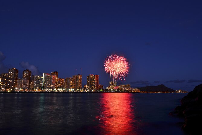 Waikiki: Friday Night Fireworks Catamaran Cruise - Music, drinks, and the social mood