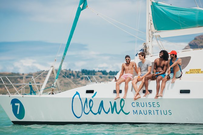 WEST Shared Cruise : OCÉANE Full Day Catamaran Ile aux Bénitiers - Tamarin Bay and the search for wild dolphins